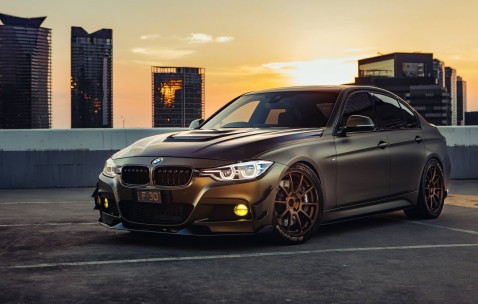 怀孕初期底下左侧有点痛（怀孕初期底下左侧有点痛正常吗）