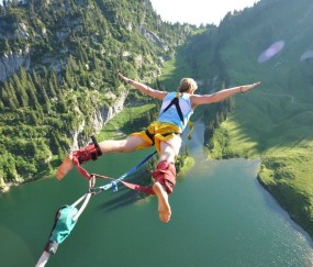 怀孕初期小便黄难闻正常（孕早期小便发黄味道重）