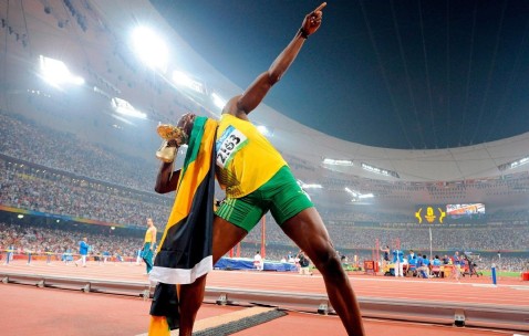 怀孕初期总是胃酸胃胀老打嗝（怀孕前期胃里反酸老打嗝）